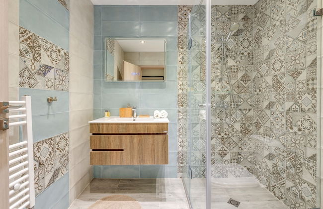 Bright and Newly Refurbished Apartment Near Center - Foto 6