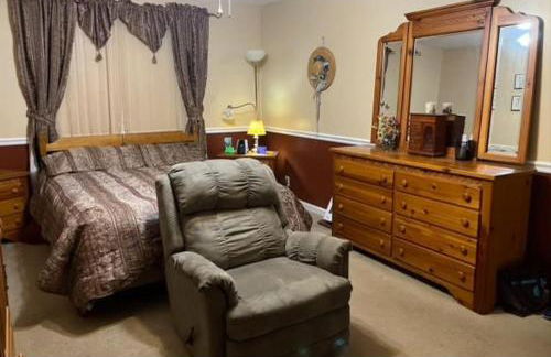 3-Bedroom Retreat with Private Yard - Photo 2