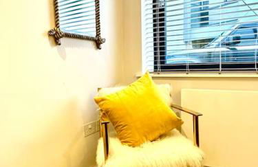 Super Modern New 2 Bedroom Apartment - Next to the Beach - Great Location - Fast WiFi - Smart TV - sleeps up to 4! Close to Purbeck, Corfe Castle, Sandbanks, Poole & Bournemouth - Foto 11