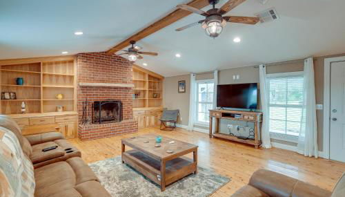 Quiet Marion Getaway with Fireplace! - Foto 4