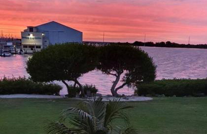 Beach House Getaway - 2 & 2-5 Villa - OS Slip-Ramp-Pkg - Photo 32