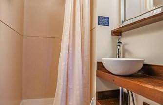 Charming Room in Historic BnB with Parking - Rm 5 - Foto 7