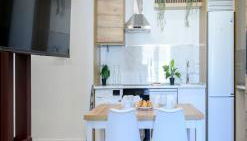 APT-Inside the Wall-Family,Games,Relax,History - Foto 1