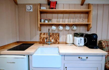Luxury Shepherd Hut w Outdoor Bath at Powis Estate - Photo 39