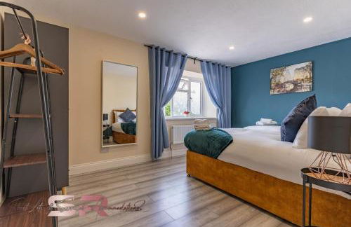 4-BR Hayes Home, Guests 8 - Ideal for Long term stays, Fast unlimited Wi-Fi - Foto 37