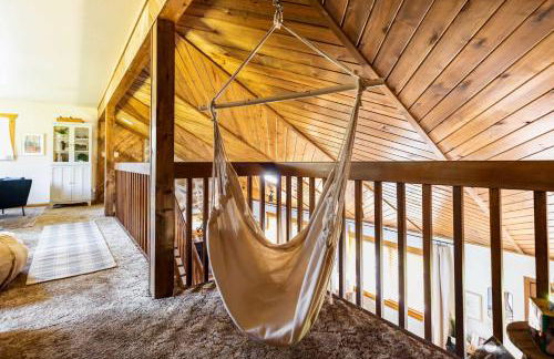 Whispering Hollow Lodge on Greer Main St! - Foto 21