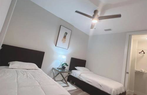 Lux property great for 1 to 8 Guests-family trip ,5Beds 2Rooms Staycation with Gym and EV, proximity to Downtown and Beaches - Foto 43