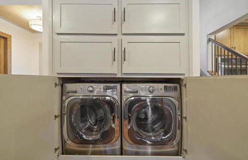 Luxurious Poconos Retreat - Hot Tub, Sauna, Games - Foto 16