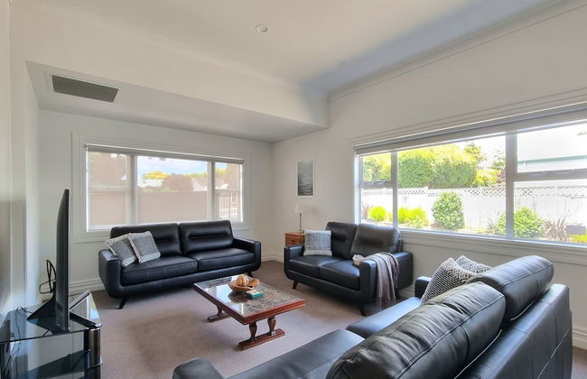 Cheerful 5 - Bedroom Home - Free Parking - Foto 28