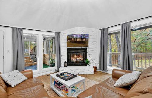 Two Cabins Retreat in Woods Resort - Dog-Friendly - Foto 6