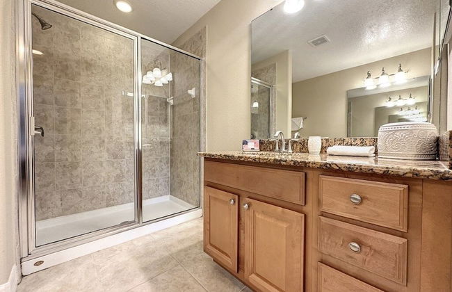 4 Bed 4 Bath With Private Pool/spa 4 Bedroom Home by RedAwning - Foto 43