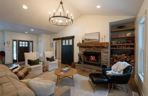 Lake Effect Lodge 3 min from Laketown Beach! - Foto 28