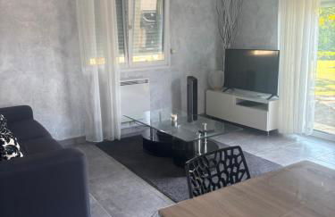 Piscine et jacuzzi à 2km de la plage de St Georges de didonne - Foto 17