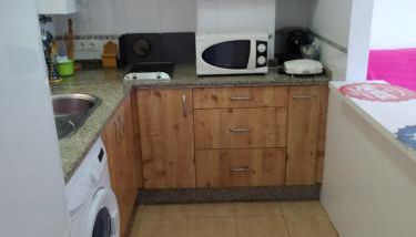 Precioso apartamento con garaje en Avenida Andalucía 77 playa Mezquitilla - Foto 5, stove, toaster, minibar
