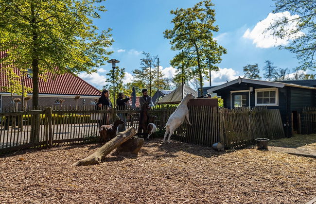 Chalet Near the Golf Course on a Holiday Park - Foto 28