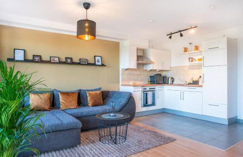 FAIRflats: Küche, Balkon, Arbeitsplatz, Aufzug - Foto 1