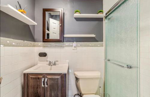 Private Studio Suite with Separate Entrance & Backyard, Quiet Brooklyn Stay - Photo 23