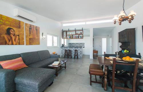 Villa Azure Horizon and Breeze - Panoramic Ocean View and Heated Pool - Foto 10