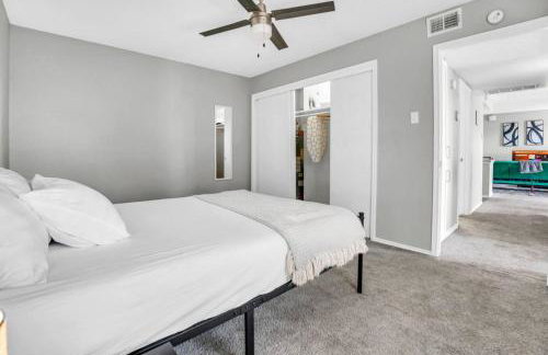 Fresh and Modern 2BR with Gym and Pool - Foto 20