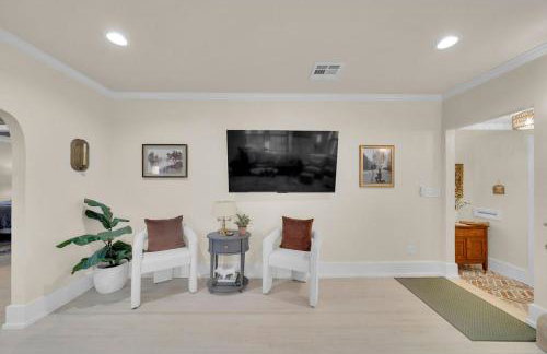 Fully Restored cottage, AMAZING game room, hot tub - Foto 9