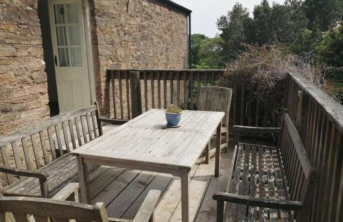 The Old Stables of heritage Tregrehan Garden Cottages on South Coast - Photo 5
