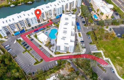 Waterside Retreat: Modern 2BR, Mins to Beach & Apt - Photo 34