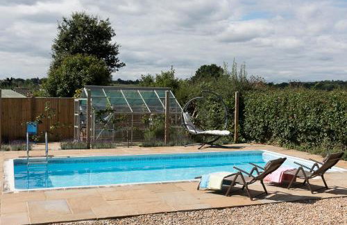 Artist's Hawkhurst Home with Heated Pool & Sauna - Foto 5