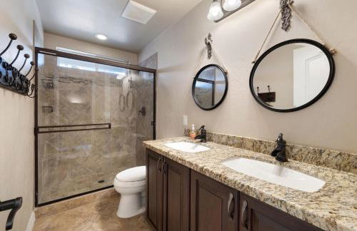 NEW! 5BR Family Retreat with Game Room, AC, Near Downtown Flagstaff & NAU - Foto 15