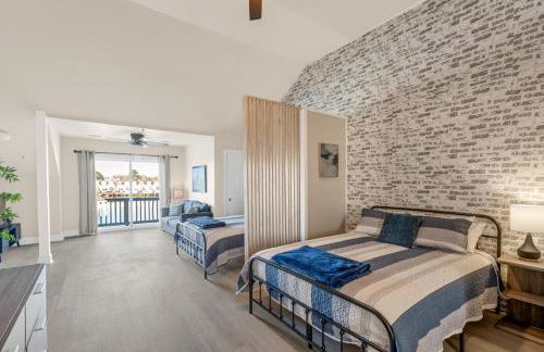 Sunset Serenity!!-Tropical Waterfront Oasis-Huge Private Patio-10Min to KingSt & Beaches - Foto 5