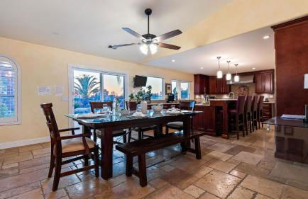 Chardonnay Charm by Avantstay Luxe Group Retreat w/ Pool Mins to Wineries - Foto 22