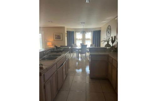 Minutes to Shopping, Dining and Fun Family Stay - Sleeps 6 - Foto 9