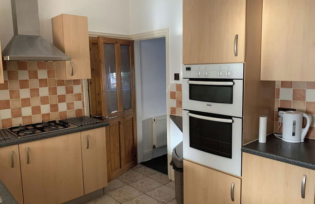 House - Sleeps 5 - Pet Friendly - Garden - Parking - Foto 4