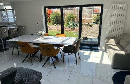 PARK VIEW, 6 bed family home, wifi parking, garden - Foto 7