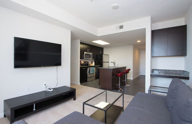 Pentagon Luxe Apartments - Photo 12