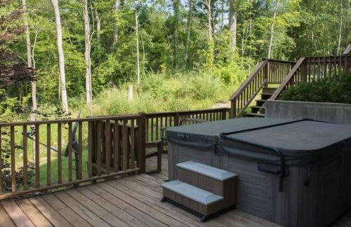 Secluded cabin on 10 acres - hot tub & game room! - Foto 38