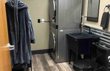 Dragonfly loft, hot tub, river views - Photo 14