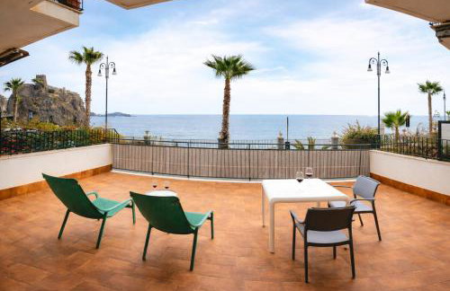 La Terrazza sul Mare Modern Apartment - Photo 1