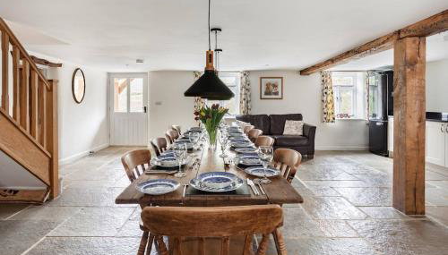 Luxury Farmhouse Retreat with Private Hot Tub & EV - Foto 3