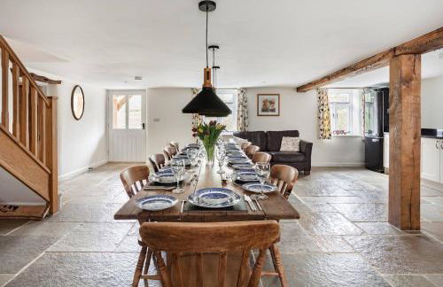 Luxury Farmhouse Retreat with Private Hot Tub & EV - Foto 3