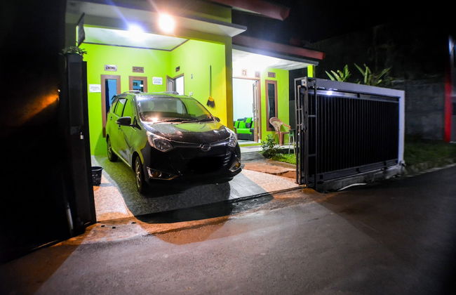 Homestay Sembiring Puncak - Photo 19