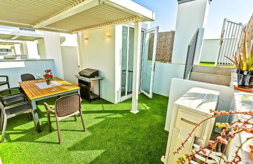 Oceanfront Duplex with a Rooftop Pool and Terrace - Foto 19