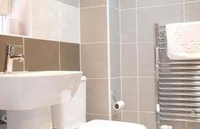 Spacious 4 Bedroom Home with Garden in Bedford - Foto 64