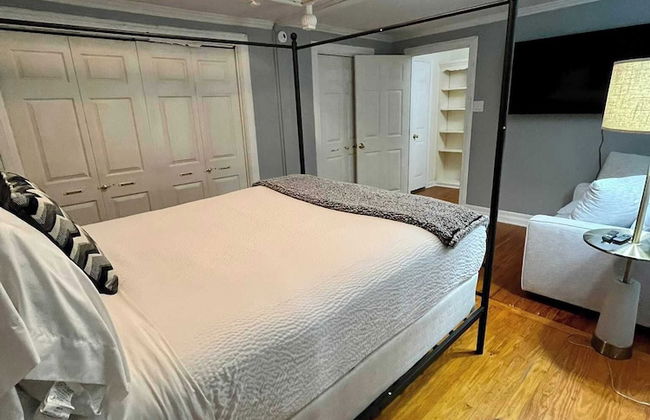 Steps From Downtown Minutes to the Airport - Photo 2