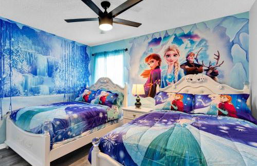 Feel the magic in this huge 7BR Disney Villa! w Theater Arcade Pool Spa - Foto 45