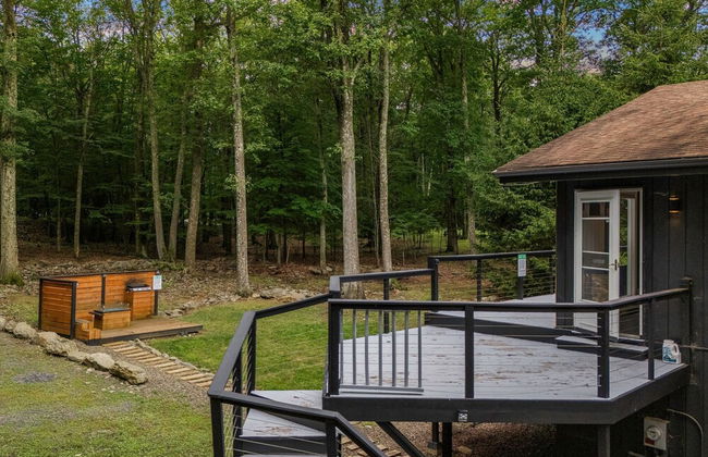 The Evergreen Escape by Avantstay Modern Cabin w Volleyball Court Hot Tub - Foto 51