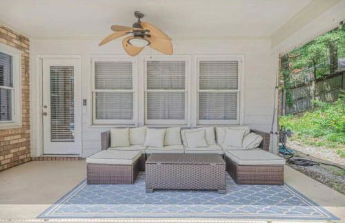 Ultimate Getaway with Pool and Games - Foto 37