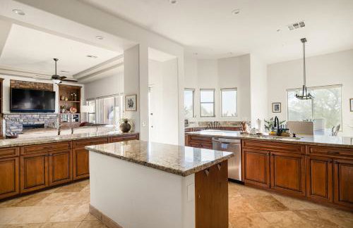 Desert Oasis with Pool Black Mountain Views - Photo 19