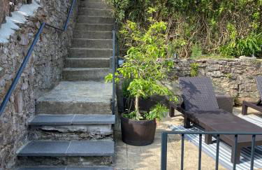 Little Trevio - seaside haven with parking and sea views - Photo 33