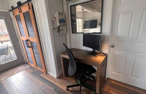 Charming Romantic Lakefront Cottage or Guest Room Depending on Availability Near Golf - Foto 26