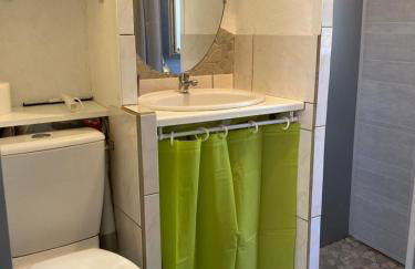 F1 noir/anis, avec terrasse couverte et jardin (E) - Foto 9